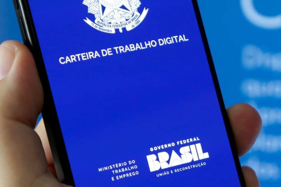imagem realista que mostra um trabalhador CLT usando um notebook ou smartphone com tela aberta mostrando simulação de consignado com desconto em folha via eSocial. elementos gráficos de taxas, parcelas, salário e assinatura digital. estilo fintech, moderno, organizado e informativo. transmite confiança, transparência e tecnologia.